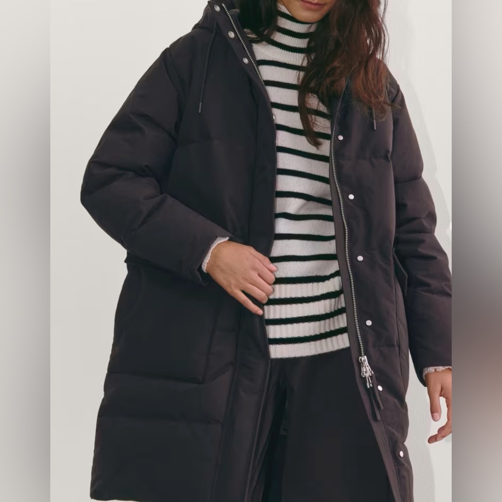 Everlane The Long Puffer in Medium Black